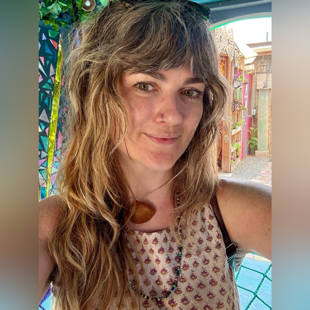 Meet your Posher, Caitlin